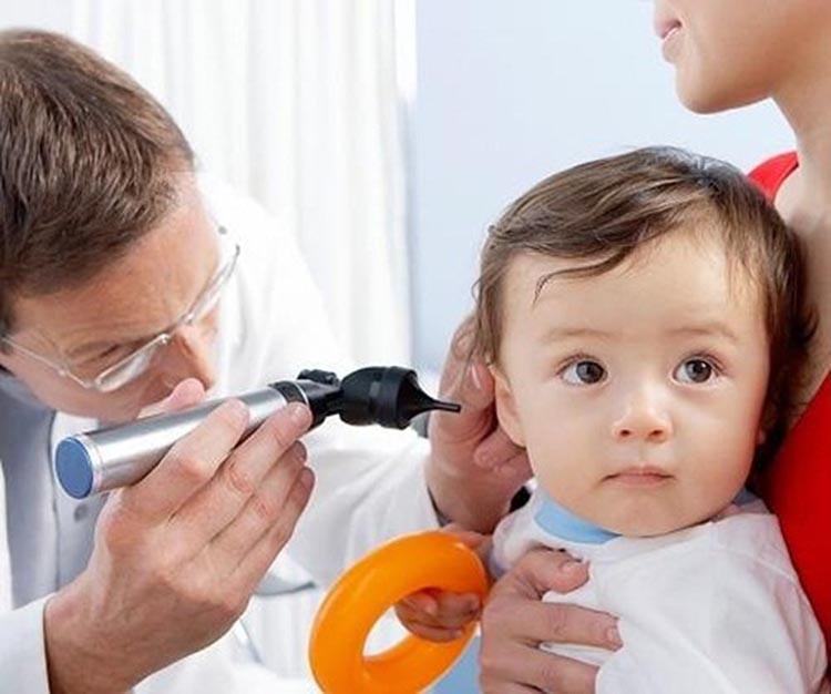 cách chăm sóc trẻ viêm tai giữa