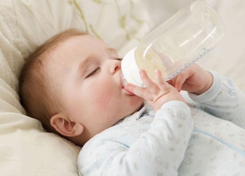 Cho trẻ uống sữa đúng liều lượng