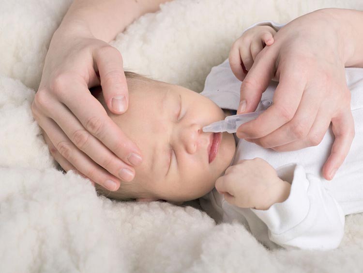 Cách chăm sóc trẻ sơ sinh bị viêm họng