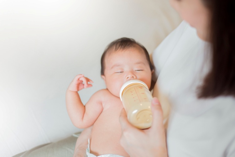cách tính lượng sữa cho trẻ sơ sinh