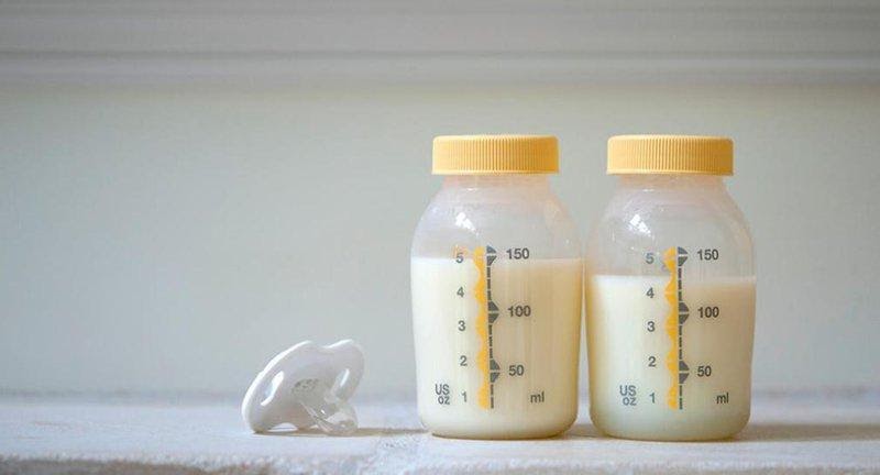 Sữa mẹ và sữa công thức