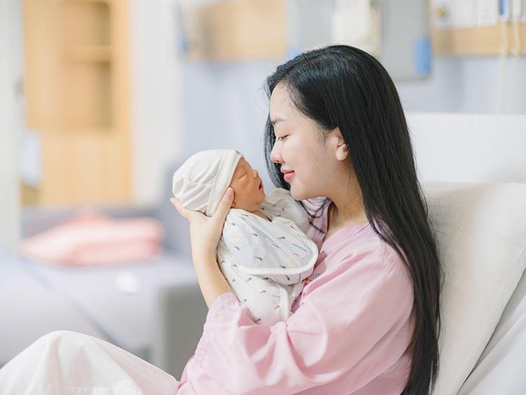 sữa mẹ tạo sự gắn kết