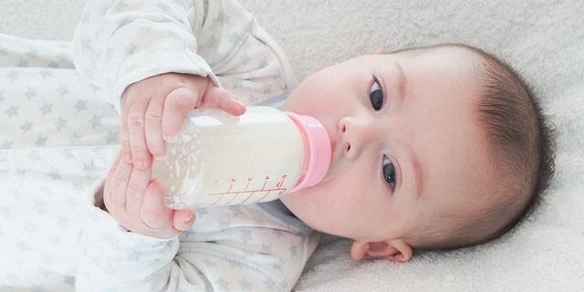 Những ưu điểm khi sử dụng sữa công thức cho bé