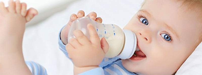 Lượng sữa chuẩn cho bé theo từng tháng tuổi