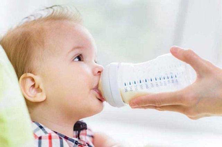 sữa công thức giúp bé tăng cân